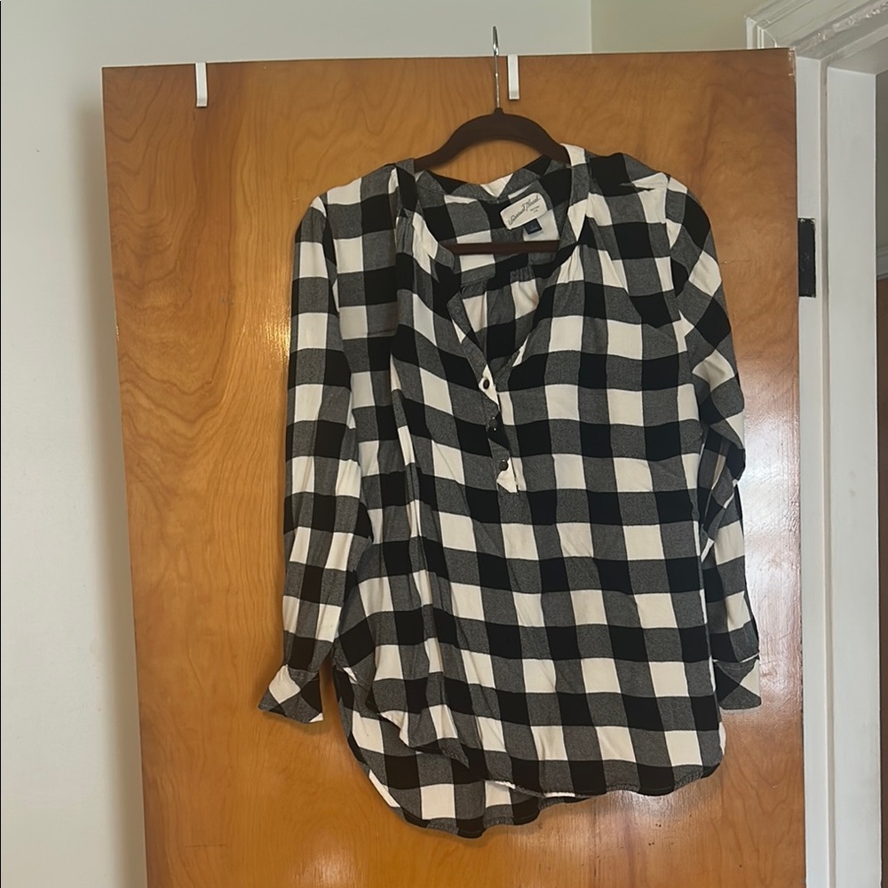 Universal Thread Black and White Plaid Button Down Shirt